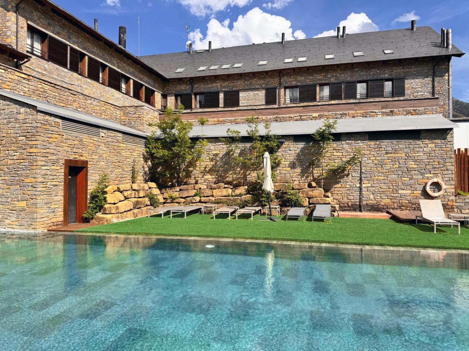 Aparthotel Siente Boí&SPA Pla de l'Ermita Buitenkant foto